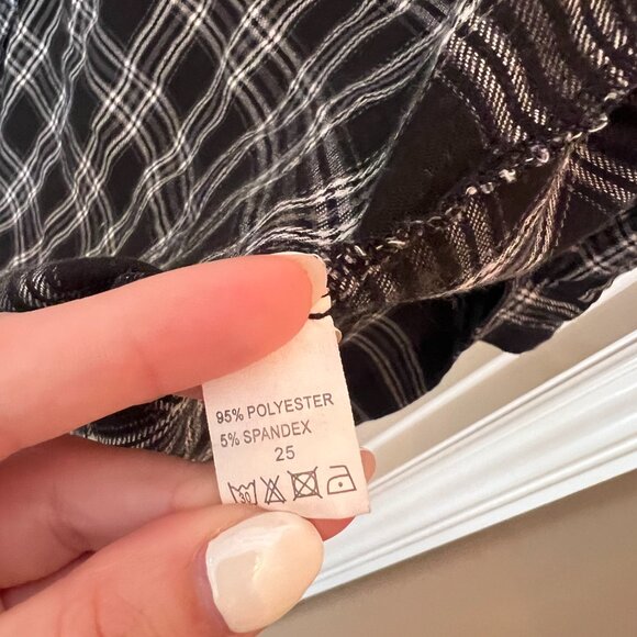 Black & White Flannel - Picture 4 of 4